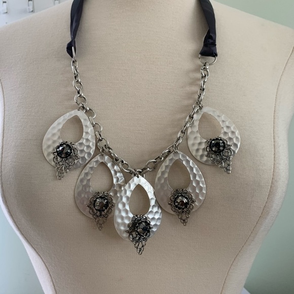 RADIANT Necklace - Picture 6 of 7